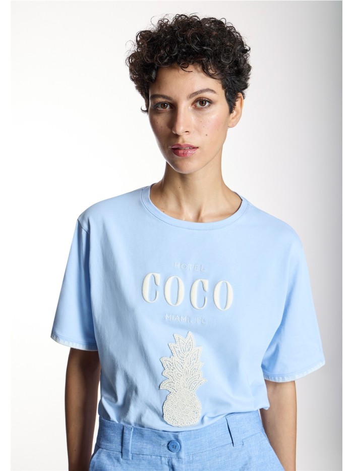 Camiseta ALBA CONDE de mujer de color celeste 1802 212