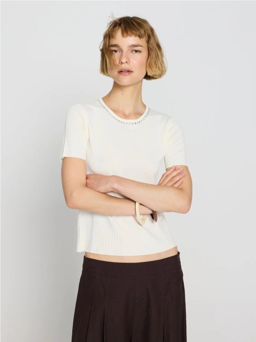 Jersey ESCORPION de mujer color crudo, tachas en el cuello 26s110021