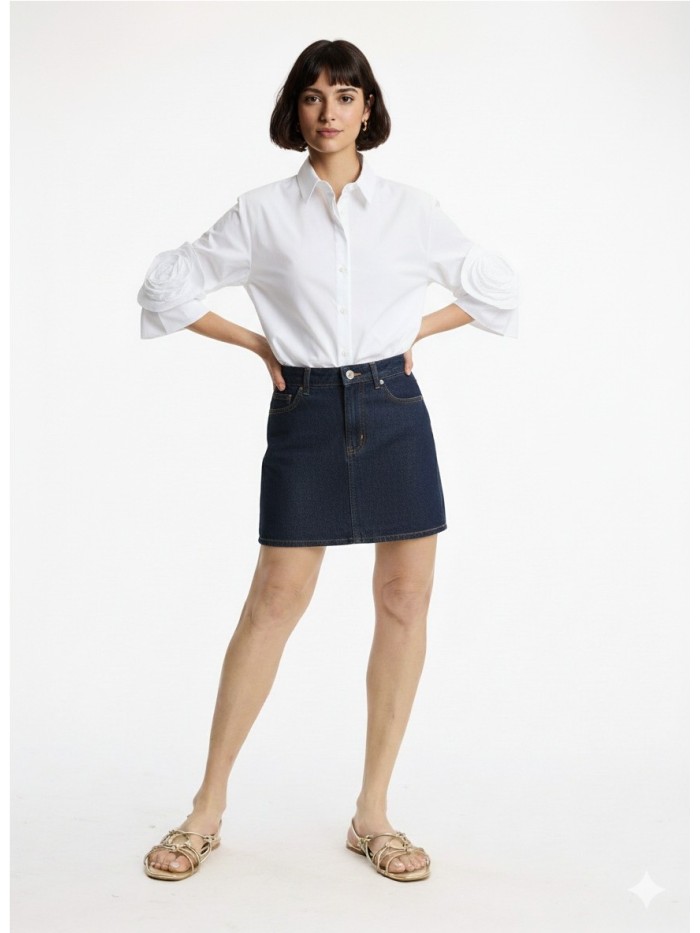 Camisa LEO Y UGO, de mujer color blanco y con flor en la manga JE908